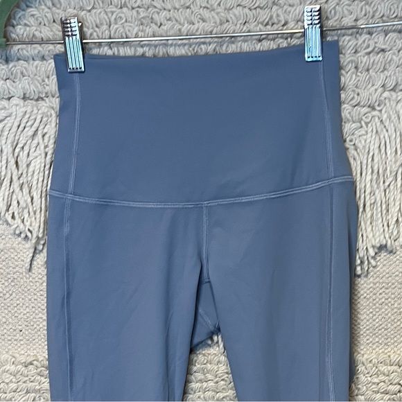 LULULEMON blue chambray Wunder Under High-Rise Crop scallop Luxtreme leggings 4 - Picture 3 of 9